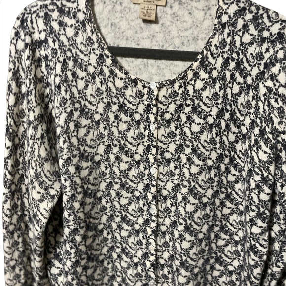 Vertical Design 2-Ply Cashmere Black and Cream Cardigan Sweater - Picture 2 of 8